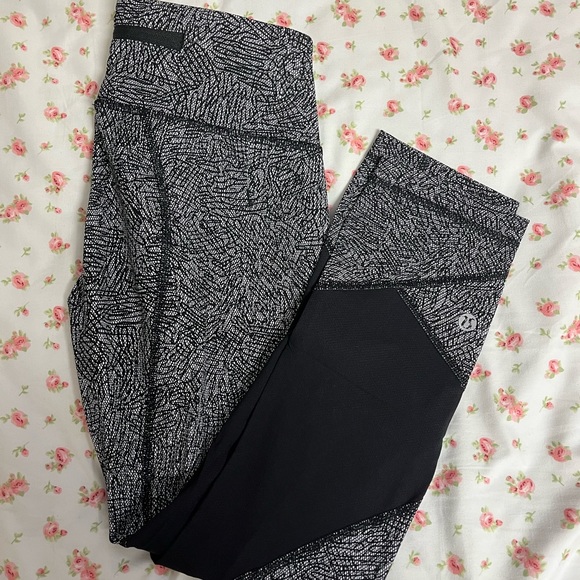 Lululemon Cropped Leggings Size 2 - Picture 1 of 7